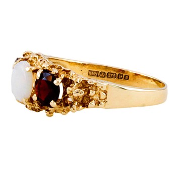 9ct gold Opal / Garnet 3 stone Ring size Q